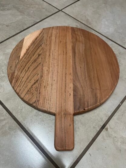 Teak 33cm round pizza paddle board with handle - Image 2