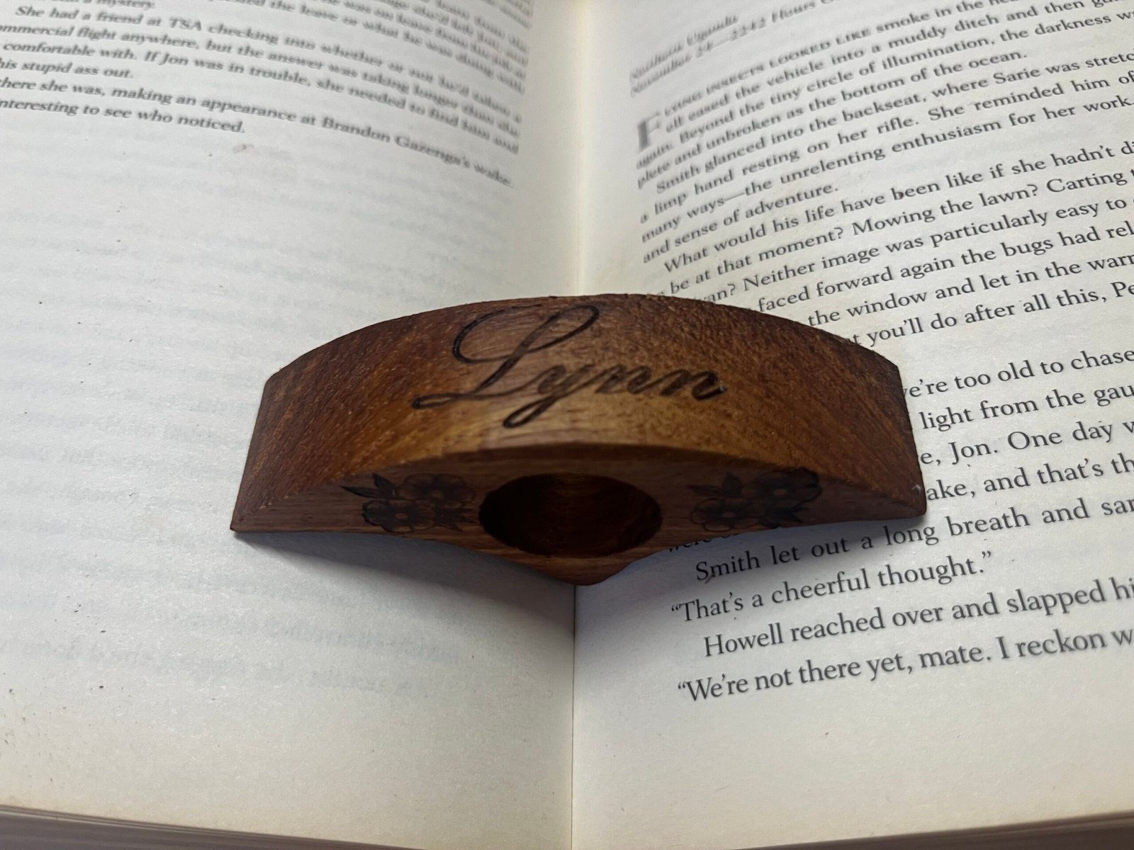 Kiaat Thumb Book Reader – One-Handed Page Holder - Image 6